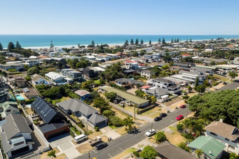 Photo of property in 17 Pitau Road, Mount Maunganui, 3116