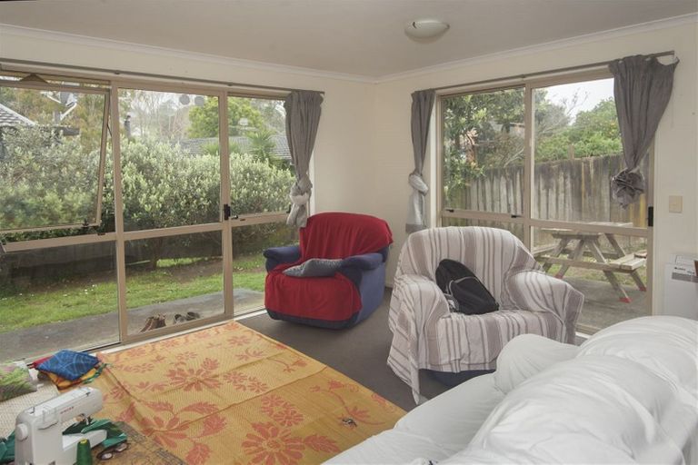 Photo of property in 10 Camphora Place, Ranui, Auckland, 0612