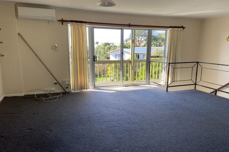 Photo of property in 20a Bloomsbury Grove, Newlands, Wellington, 6037