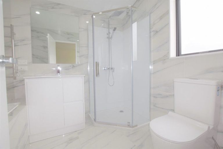 Photo of property in 71a Fruitvale Road, New Lynn, Auckland, 0600