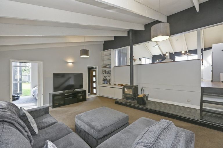 Photo of property in 12 Govett Avenue, Frankleigh Park, New Plymouth, 4310