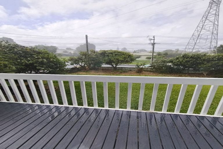 Photo of property in 9 Wakeling Avenue, Te Atatu South, Auckland, 0610