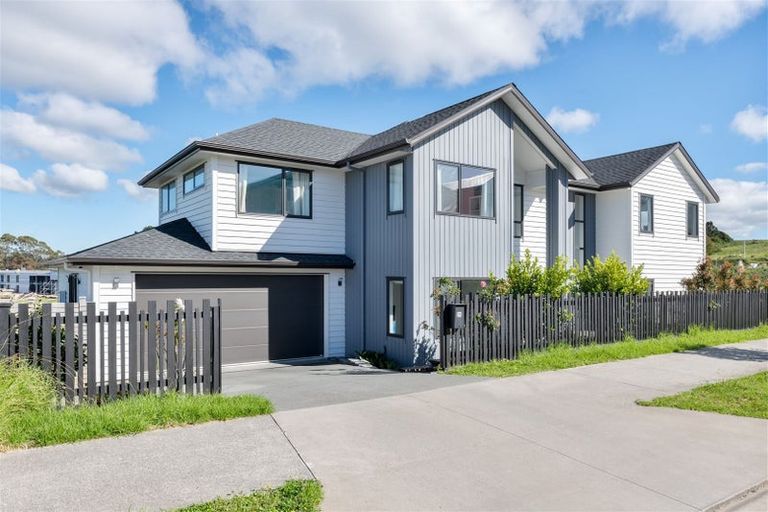 Photo of property in 25 Tautoru Avenue, Orewa, 0931