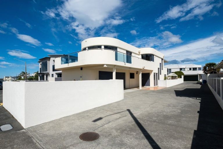 Photo of property in 24 The Esplanade, Westshore, Napier, 4110