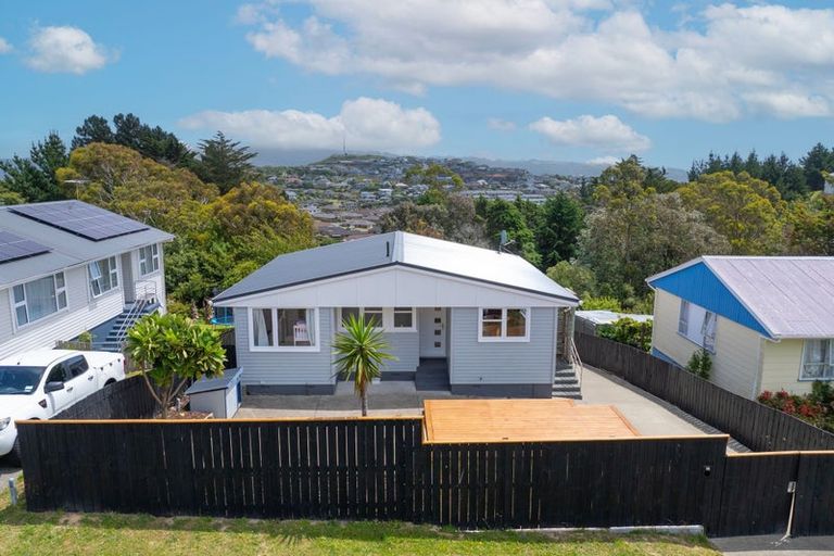 Photo of property in 16 Sasanof View, Ascot Park, Porirua, 5024