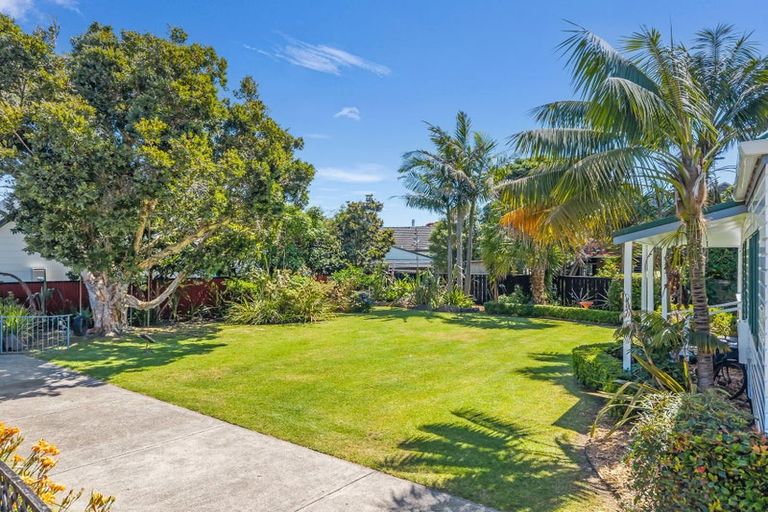 Photo of property in 11 Ohiwa Parade, Ohope, 3121