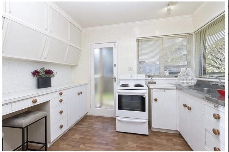 Photo of property in 2/63 The Boulevard, Sunnyhills, Auckland, 2010