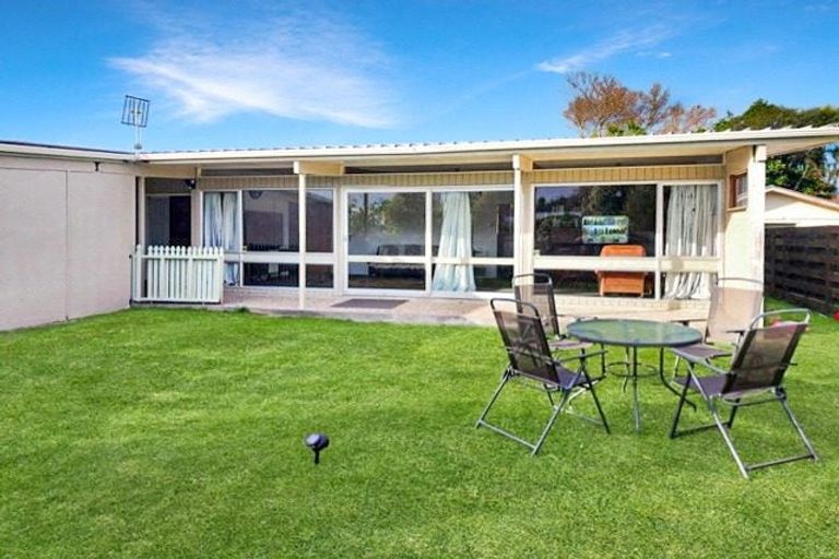 Photo of property in 8 Kimberley Grove, Westbrook, Palmerston North, 4412