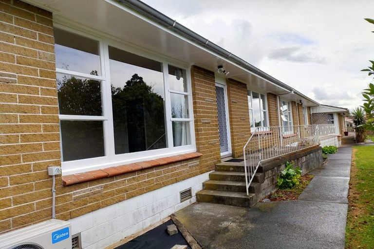 Photo of property in 2/222 Edmonton Road, Te Atatu South, Auckland, 0610