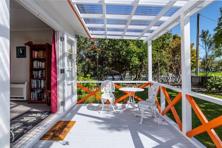 Photo of property in 16 Papawai Road, Greytown, 5712