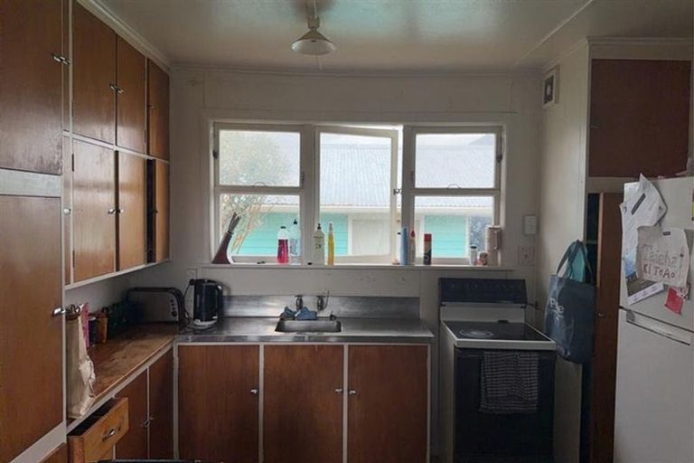 Photo of property in 16 Winchester Street, Levin, 5510