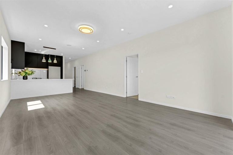 Photo of property in 14 Waimarie Drive, Karaka, 2578