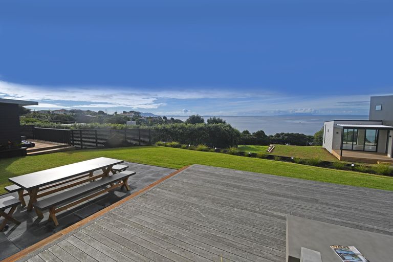 Photo of property in 22 Wonderview Road, Leigh, 0985