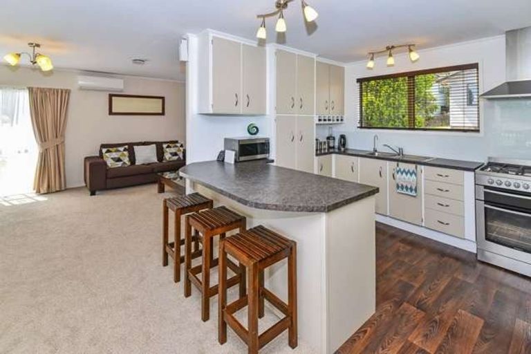 Photo of property in 17 Rotoma Rise, Clover Park, Auckland, 2019