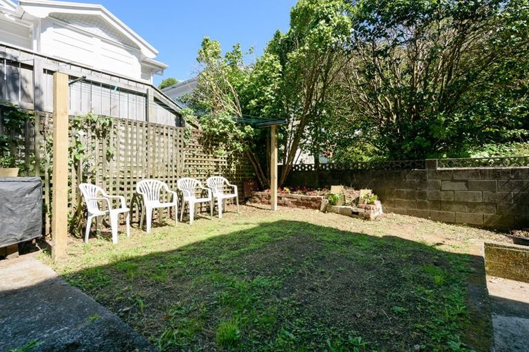 Photo of property in 58 Garden Road, Northland, Wellington, 6012