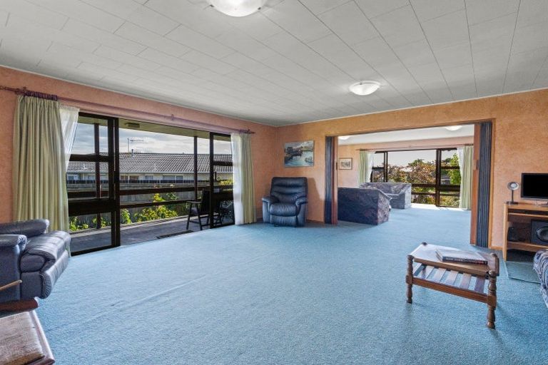 Photo of property in 76 Highbury Drive, Levin, 5510