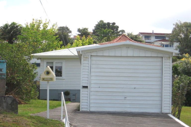 Photo of property in 13 Wyoming Avenue, Murrays Bay, Auckland, 0630