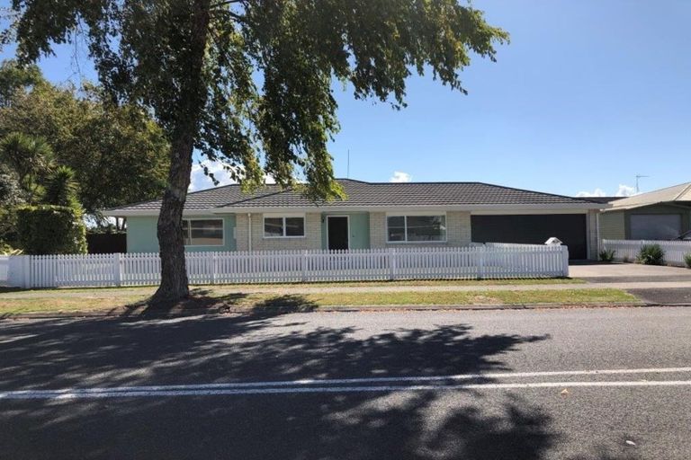 Photo of property in 9 Hilton Road, St Andrews, Hamilton, 3200