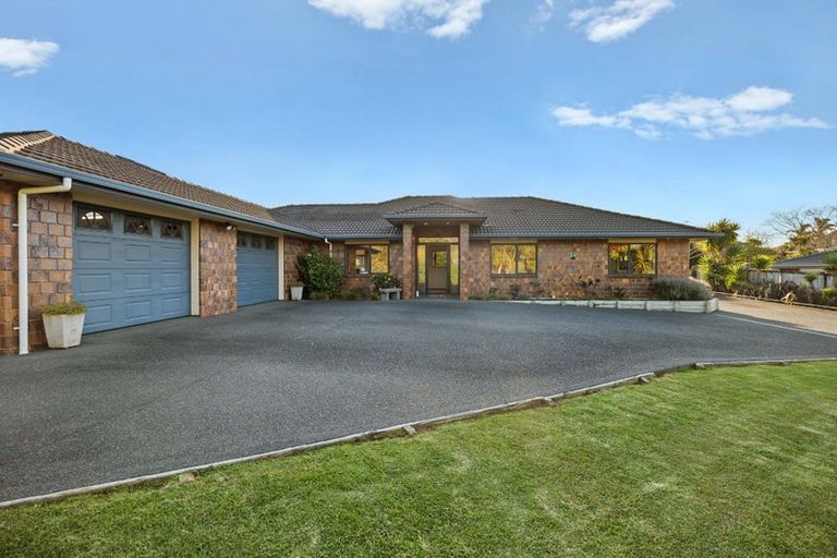 Photo of property in 36 Sunny Crescent, Huapai, Kumeu, 0810