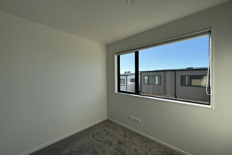 Photo of property in 11 Paetai Lane, Te Atatu Peninsula, Auckland, 0610