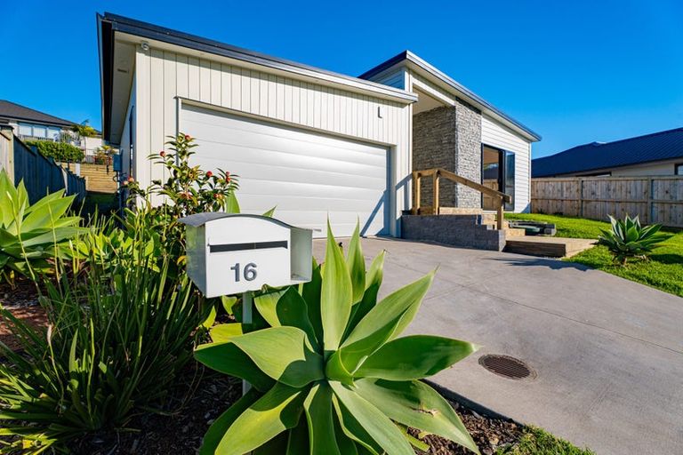 Photo of property in 16 Awa Avenue, Helensville, 0800