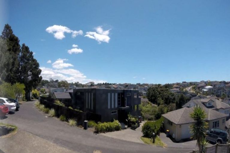 Photo of property in 8 Ilam Lane, Fairview Heights, Auckland, 0632