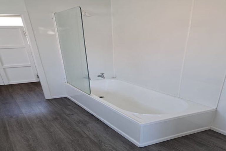 Photo of property in 32 Pendarves Street, New Plymouth, 4310