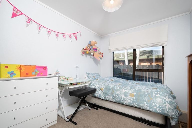 Photo of property in 1/11 Javelin Place, West Harbour, Auckland, 0618