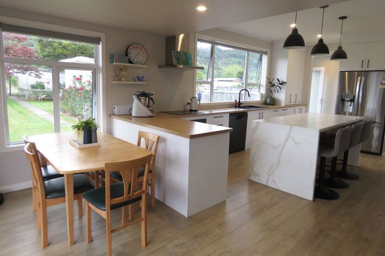 Photo of property in 1 Caples Street, Reefton, 7830