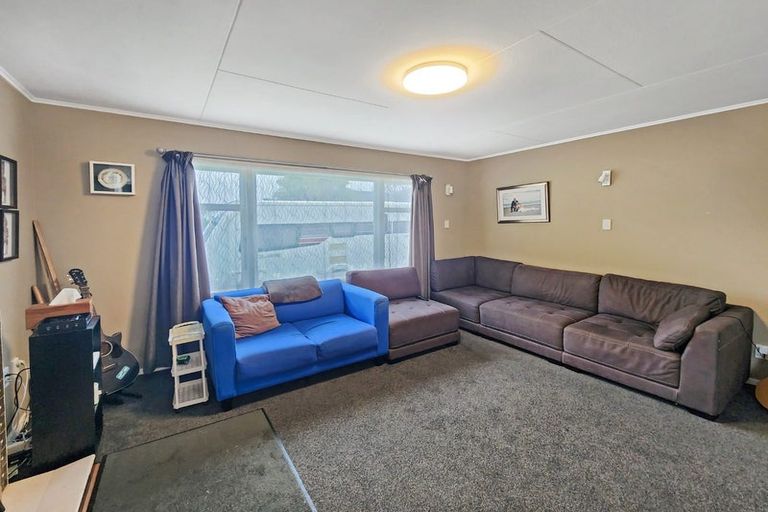 Photo of property in 27 Russell Road, Wainuiomata, Lower Hutt, 5014