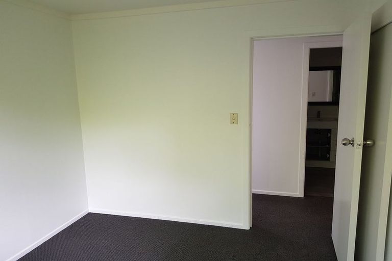 Photo of property in 28-28b Jane Grove, Paparangi, Wellington, 6037