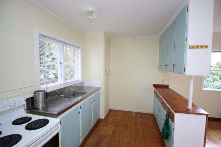 Photo of property in 122 Flanshaw Road, Te Atatu South, Auckland, 0610