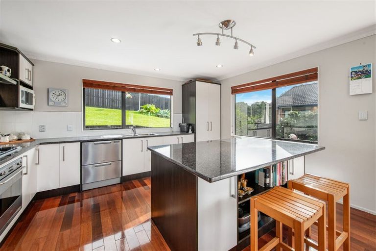 Photo of property in 34 Sapperton Drive, Henderson, Auckland, 0612