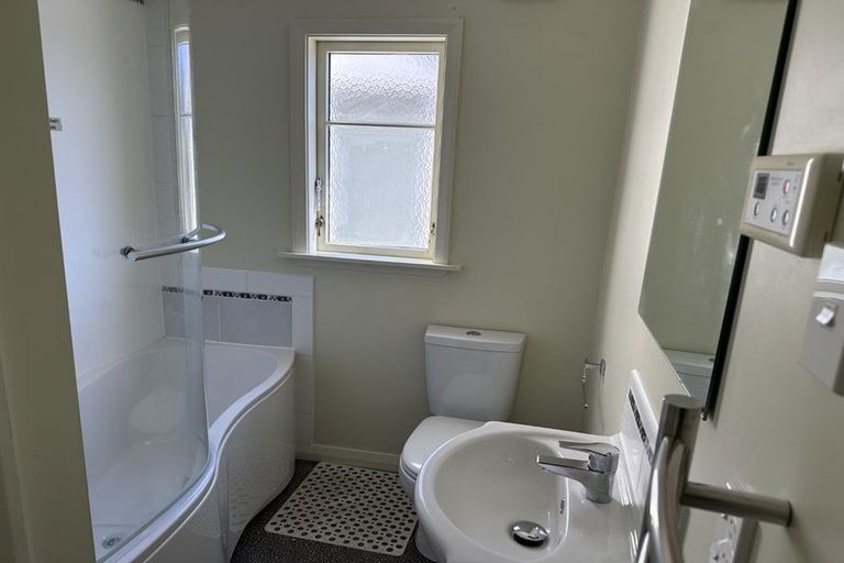 Photo of property in 42 Raroa Road, Kelburn, Wellington, 6012