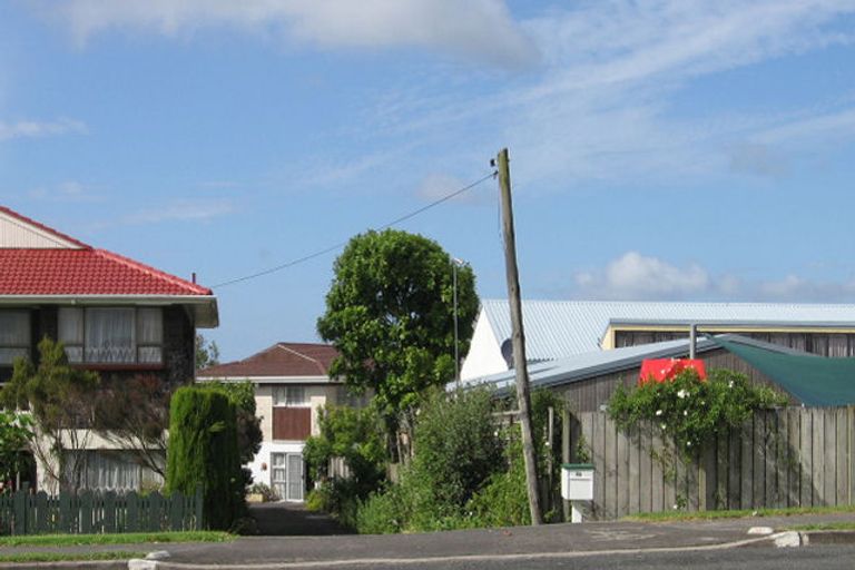 Photo of property in 73 Hobsonville Road, West Harbour, Auckland, 0618