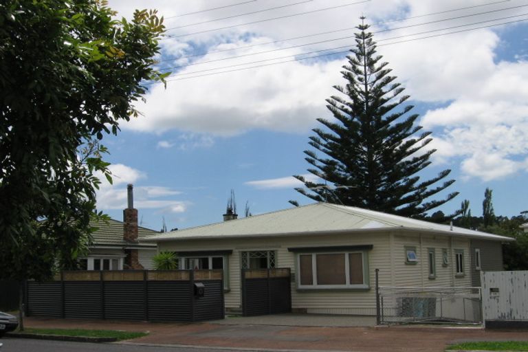 Photo of property in 23 Premier Avenue, Point Chevalier, Auckland, 1022