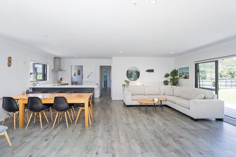 Photo of property in 8 Voyager Place, Cooks Beach, Whitianga, 3591