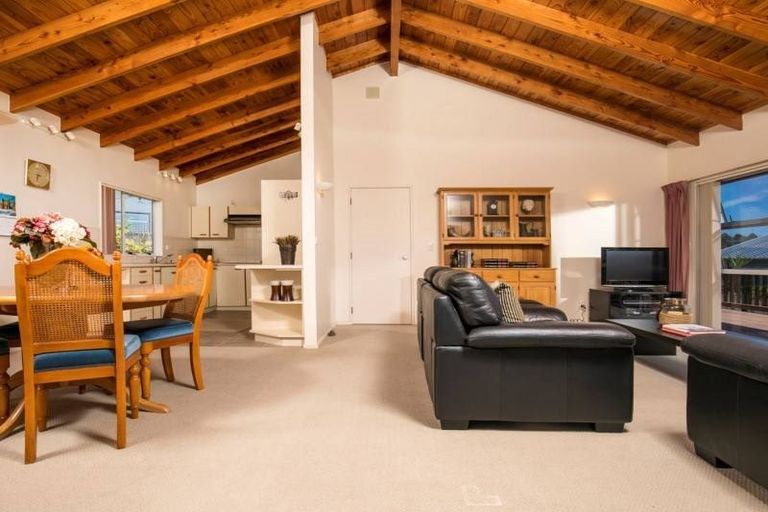 Photo of property in 928 East Coast Road, Northcross, Auckland, 0630