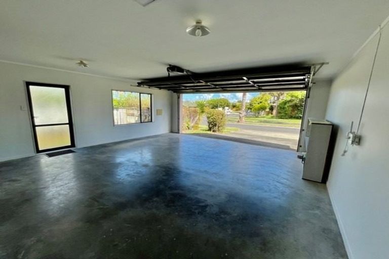 Photo of property in 4 Sandwick Drive, Weymouth, Auckland, 2103