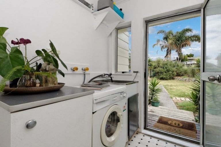 Photo of property in 14 Aldern Road, Massey, Auckland, 0614