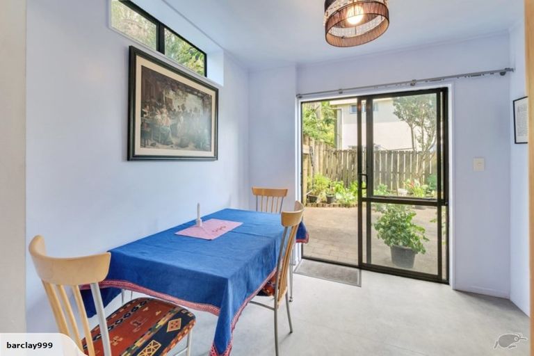 Photo of property in 9/24 Eastglen Road, Glen Eden, Auckland, 0602