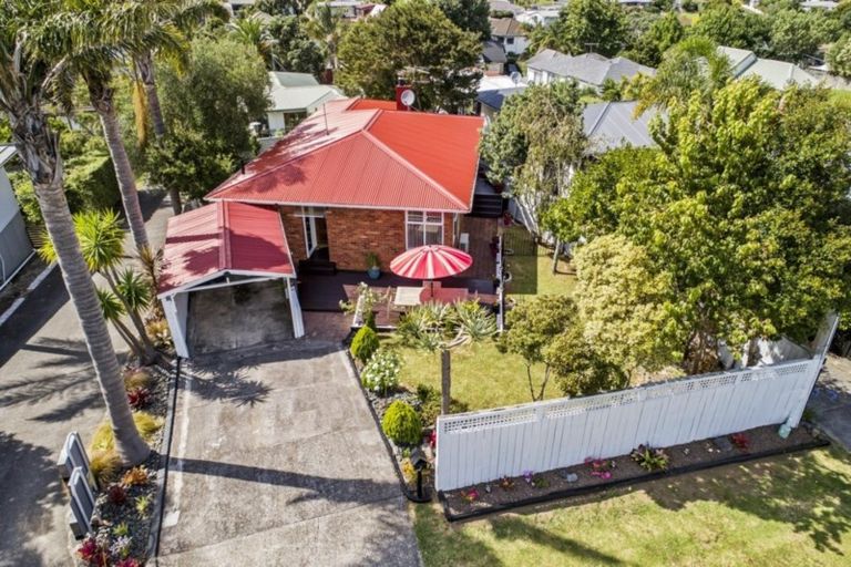 Photo of property in 2/6 Patons Road, Howick, Auckland, 2014