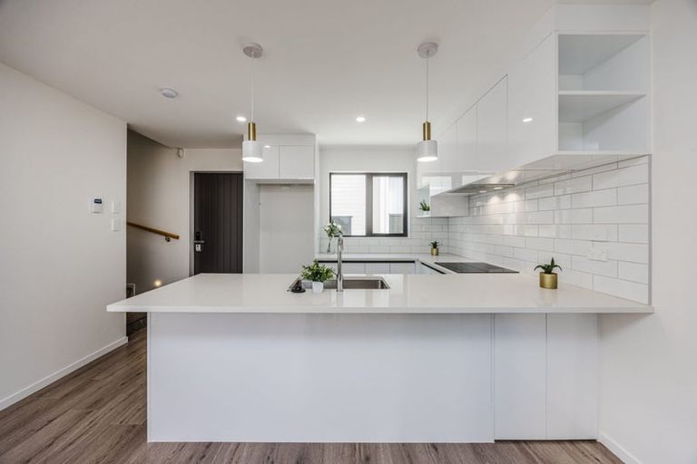 Photo of property in 2/6 Pah Road, Papatoetoe, Auckland, 2025