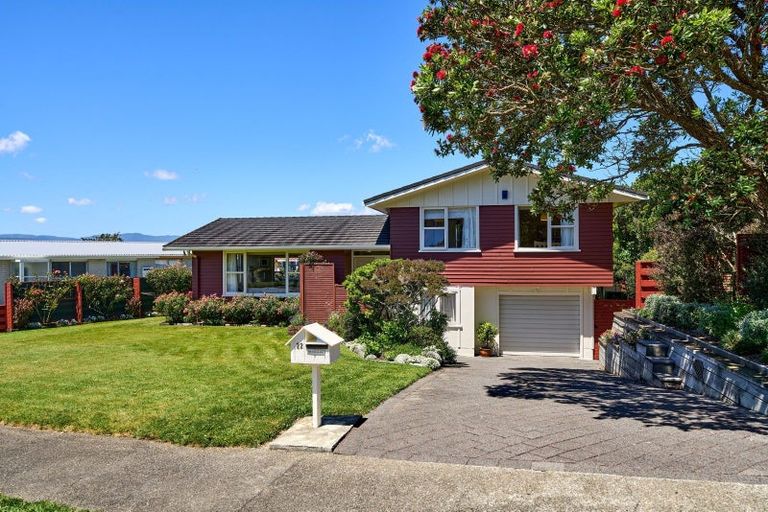 Photo of property in 22 Reese Jones Grove, Maungaraki, Lower Hutt, 5010