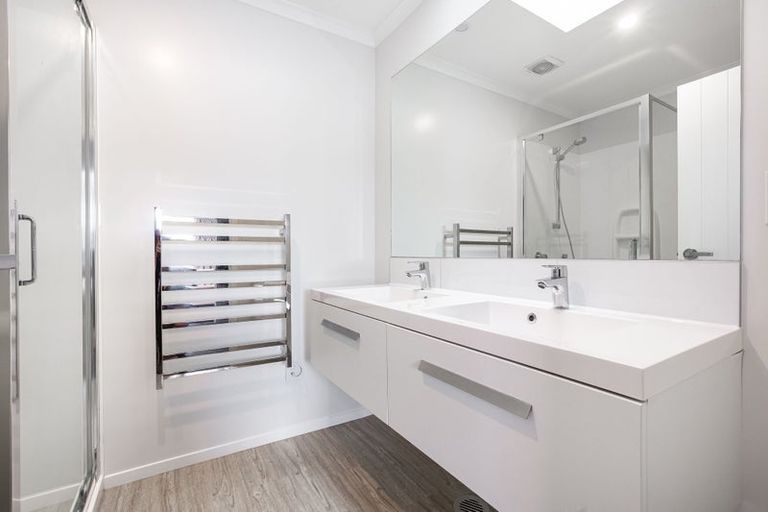 Photo of property in 21 Koreke Close, Kenepuru, Porirua, 5022