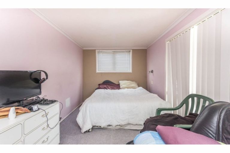 Photo of property in 7 Clayburn Road, Glen Eden, Auckland, 0602