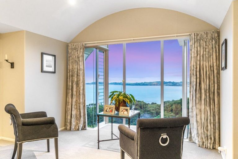 Photo of property in 2 Puriri Place, Sandspit, Warkworth, 0982