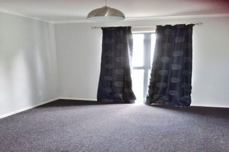 Photo of property in 16a Woodall Place, Totara Vale, Auckland, 0627