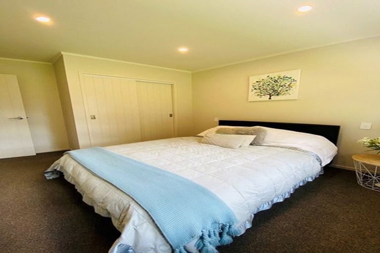 Photo of property in 44 Attwood Road, Paremoremo, Auckland, 0632