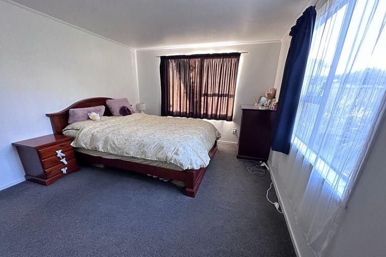 Photo of property in 36 Ellesmere Crescent, Pakuranga Heights, Auckland, 2010